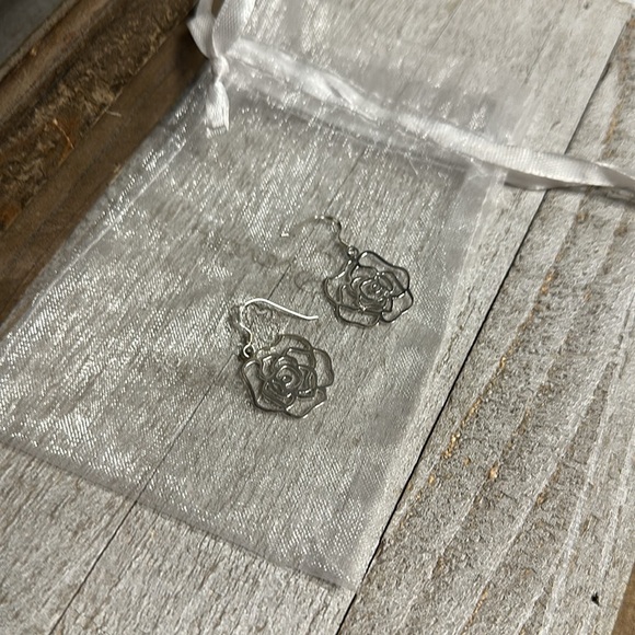 FAS Thai great shape stamped rose sterling silver 925 shiny well made earrings - Picture 6 of 6